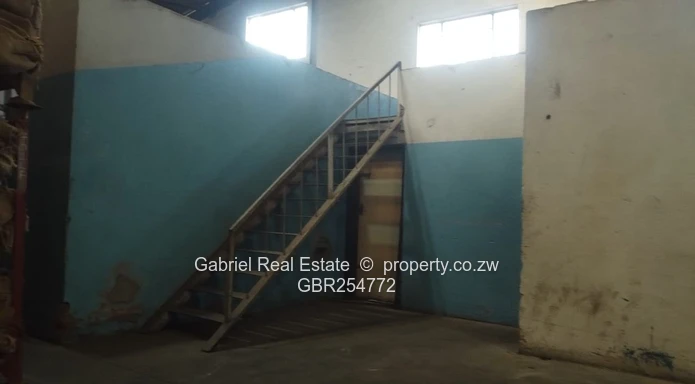 Conveniently located Warehouse & Factory along Glenagles road.