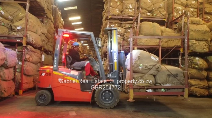 Conveniently located Warehouse & Factory along Glenagles road.