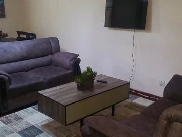 2 Bedroom Flat & Apartment