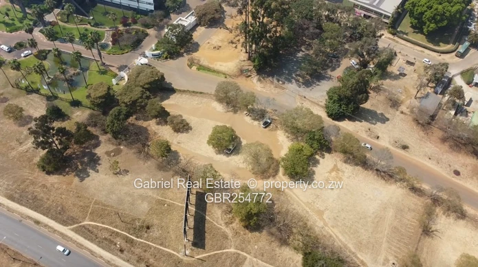 Conveniently located Warehouse & Factory along Glenagles road.