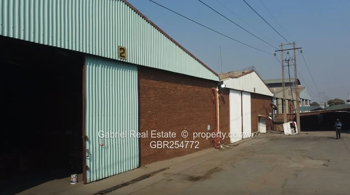 Conveniently located Warehouse & Factory along Glenagles road.