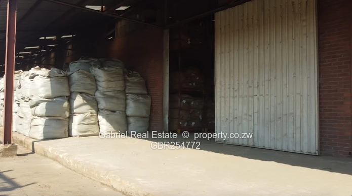 Conveniently located Warehouse & Factory along Glenagles road.