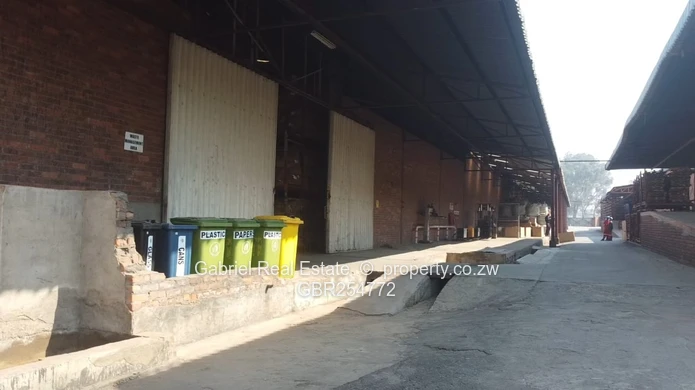 Conveniently located Warehouse & Factory along Glenagles road.