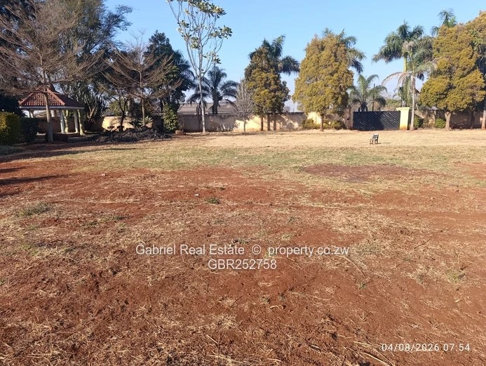 Subdivided residential stand in a built up area with tarred roads, sewer and electricity. (Sole Mandate)