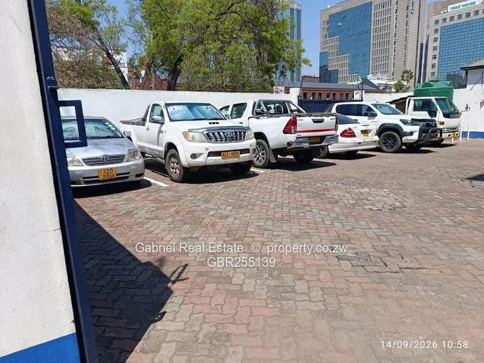 3-Bed Apartment in Harare CBD . Very ideal for  commercial and residential use.  