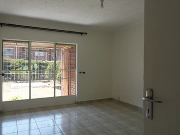2 Bedroom Flat & Apartment