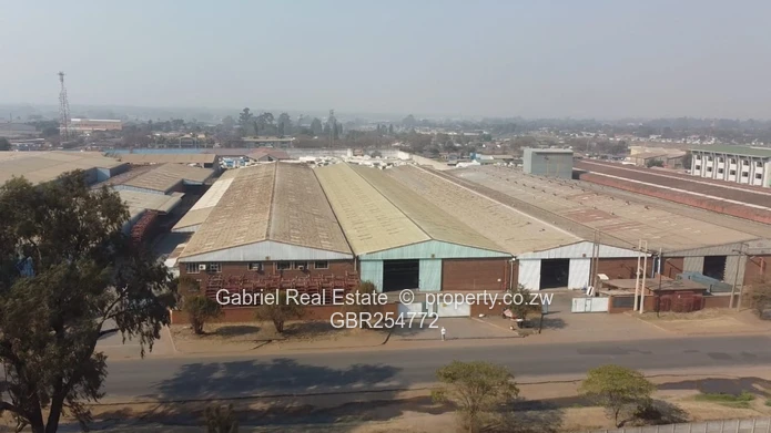Conveniently located Warehouse & Factory along Glenagles road.