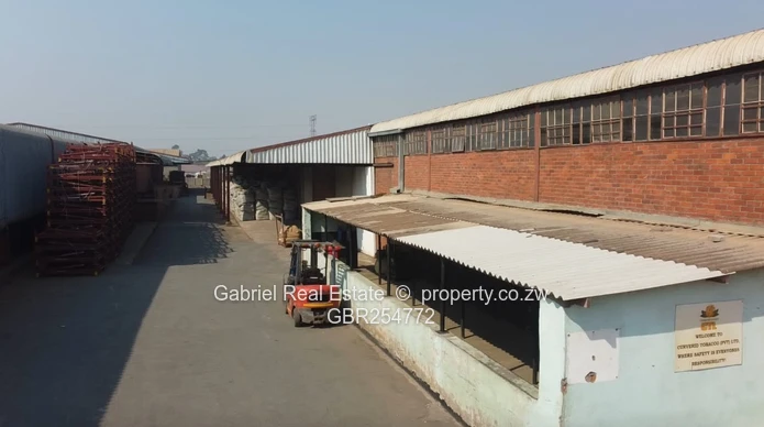 Conveniently located Warehouse & Factory along Glenagles road.