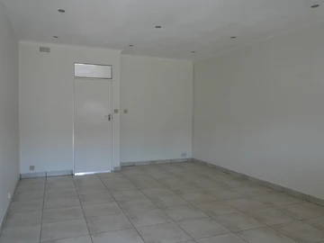 2 Bedroom Flat & Apartment