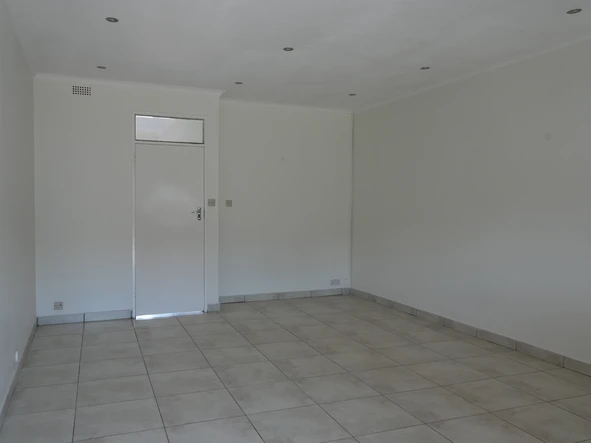 2 Bedroom Flat & Apartment