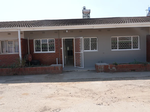 2 Bedroom Flat & Apartment