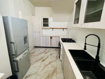 3 Bedroom Flat & Apartment