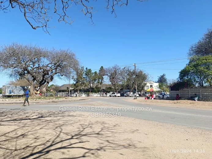 Prime Masvingo CBD Office/flat currently being used as a Driving school, Car wash and restaurant.