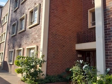 Flat To Let