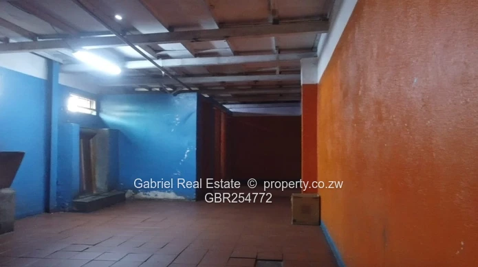 Conveniently located Warehouse & Factory along Glenagles road.