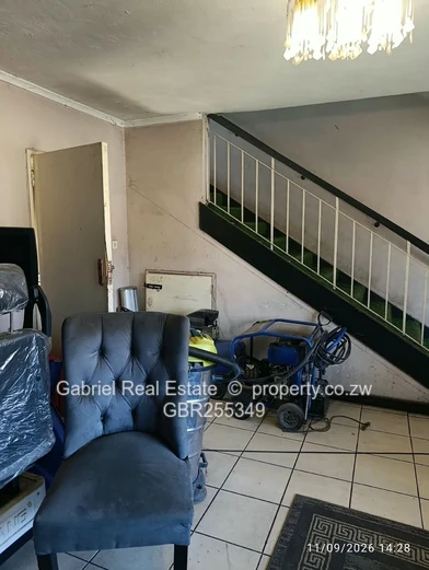 Prime Masvingo CBD Office/flat currently being used as a Driving school, Car wash and restaurant.