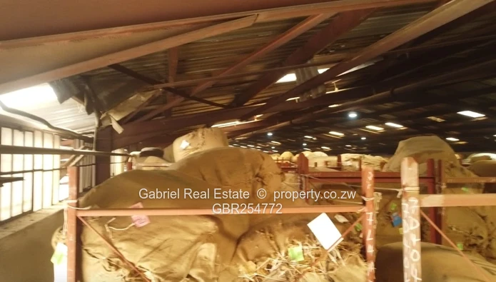 Conveniently located Warehouse & Factory along Glenagles road.