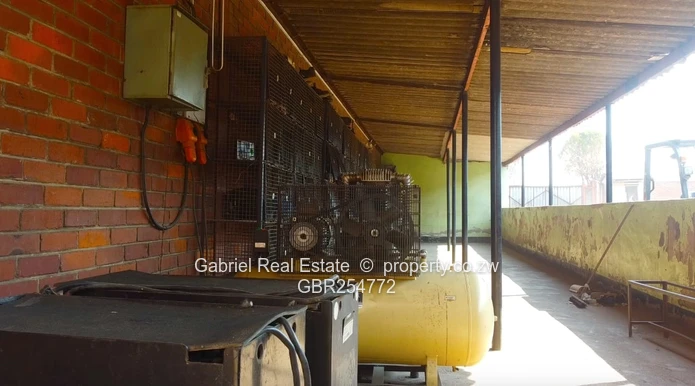 Conveniently located Warehouse & Factory along Glenagles road.