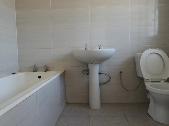 2 Bedroom Flat & Apartment